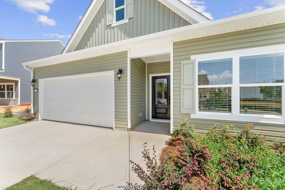 400 Bluegrass Lane photo 2