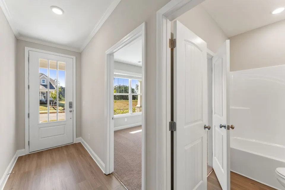 53 Colonial Terrace photo 3