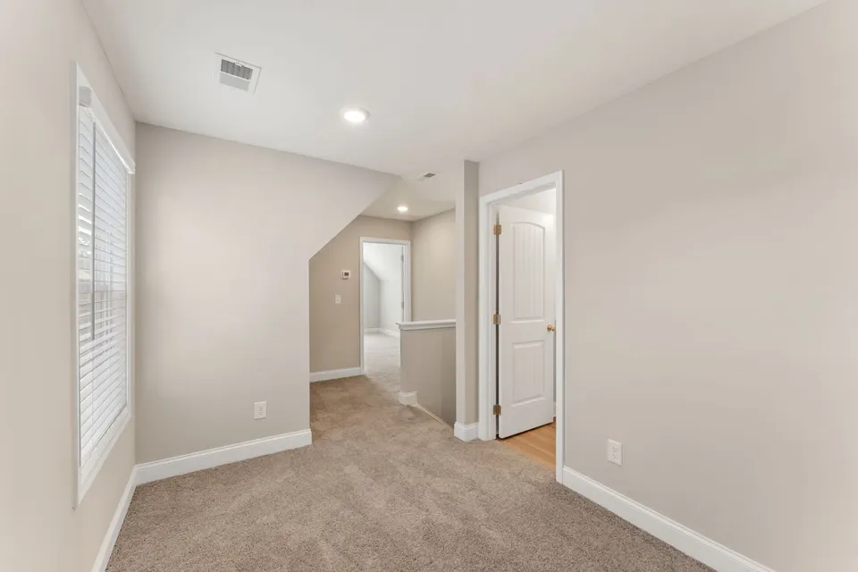53 Colonial Terrace photo 15
